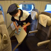 “Phép màu 7 phút” – nghệ thuật dọn dẹp tàu đỉnh cao của người Nhật